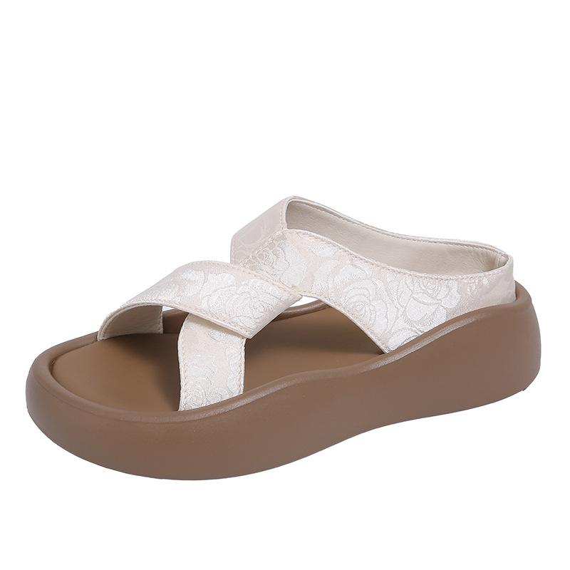 Cool slippers women's summer wear 2025 new thick-soled beach sandals fashion pregnant women's high sense one-word drag