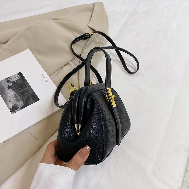 Fashionable Shell Handbag Women's Mini Shoulder Bag 2026 Stylish Personalized Crossbody Bag for Ladies Trendy Handbag
