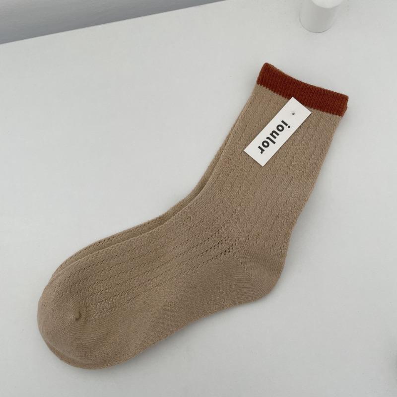 

Женская осенняя мода Новые полые гольфы с помпонами 1 pair хаки