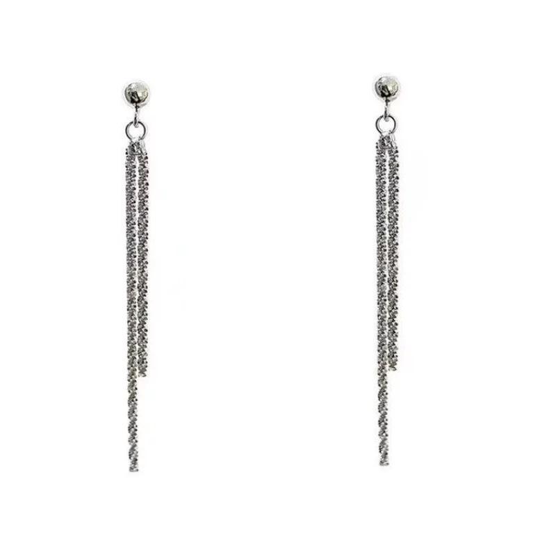 Silver needle temperament long fringed stud earrings for women, high-end earphones, simple and versatile, niche design earrings and earrings.