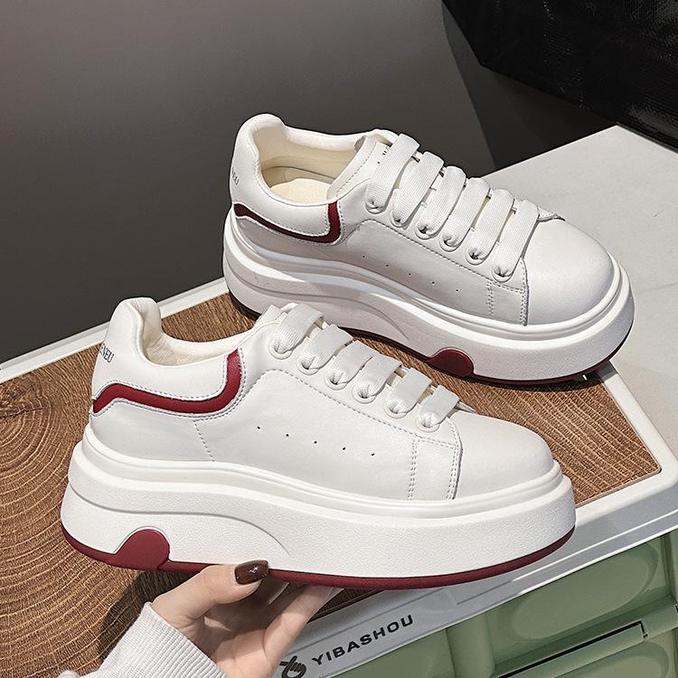 

Женские белые кроссовки из натуральной кожи на толстой подошве с функцией увеличения высоты, легкие и универсальные для весны 2025 года Size 40 красный/бежевый