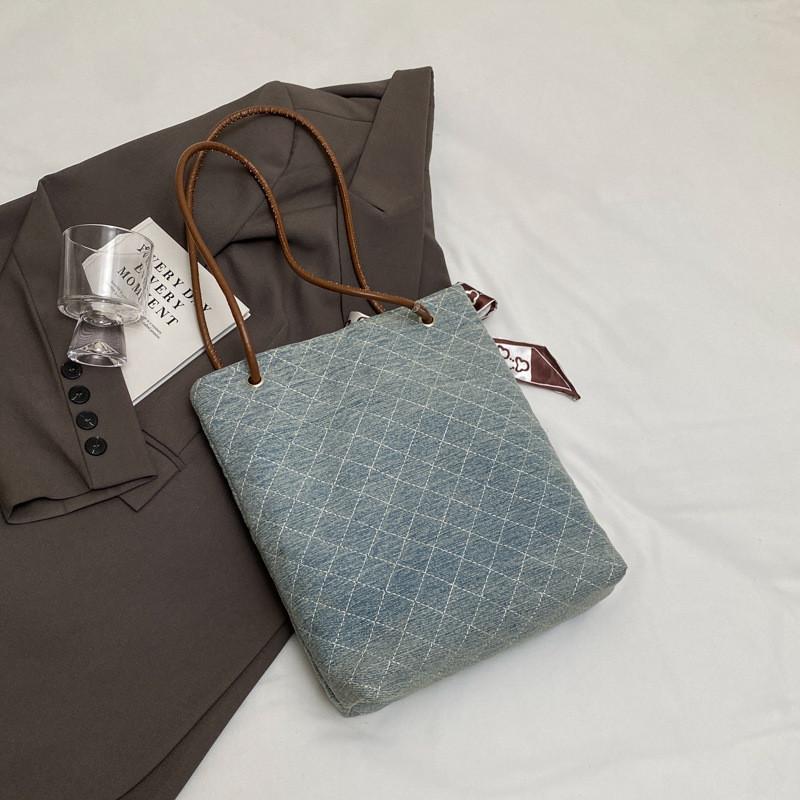 Элегантная Новая Шелковая Шарф-Сумка-Тоут 2024 Светло-Голубая Стильная Модная Дизайн светло-синий