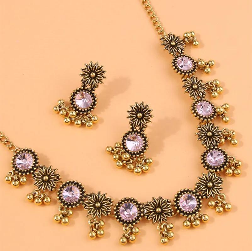 Women Necklace Earrings Fashionable Retro Flower-patterned Diamond-encrusted and Elegant Women's Necklace Earrings Jewelry Set