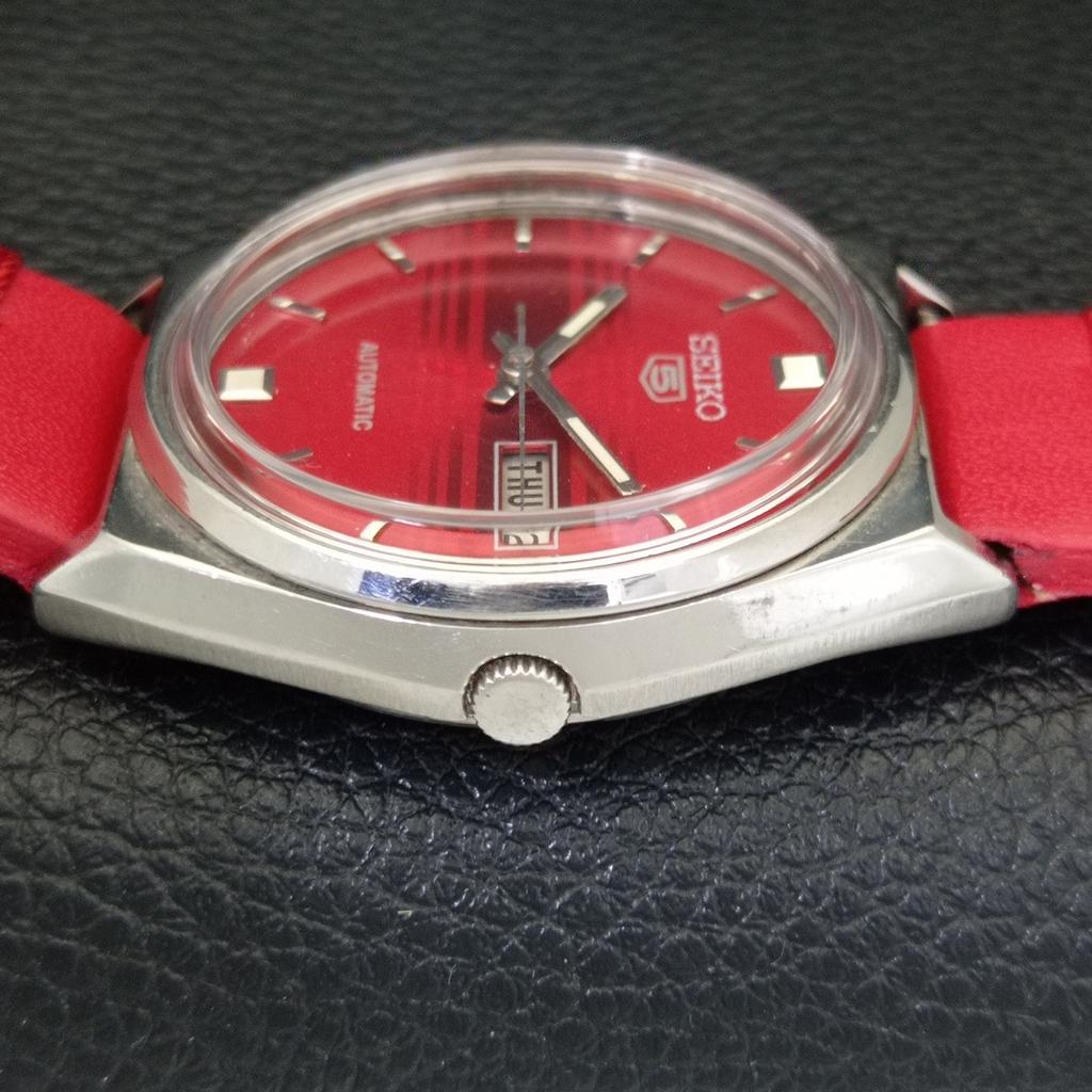 AUTOMATIC 7006A VINTAGE SEIKO 5 JAPAN MENS RED COLOR DIAL WATCH A701634-5 R206c-a701634