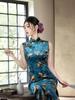 Elegantes 2025 Herbst Samt Cheongsam: Modernes ärmelloses Retro-Design