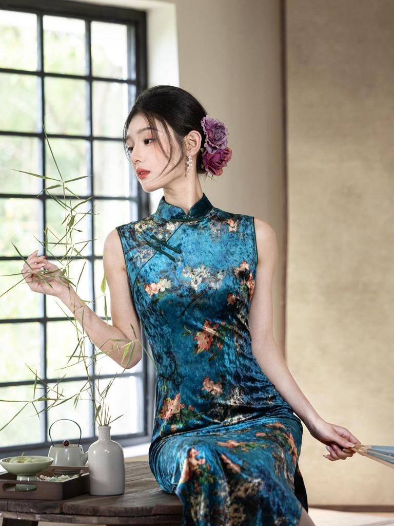 Elegantes 2025 Herbst Samt Cheongsam: Modernes ärmelloses Retro-Design