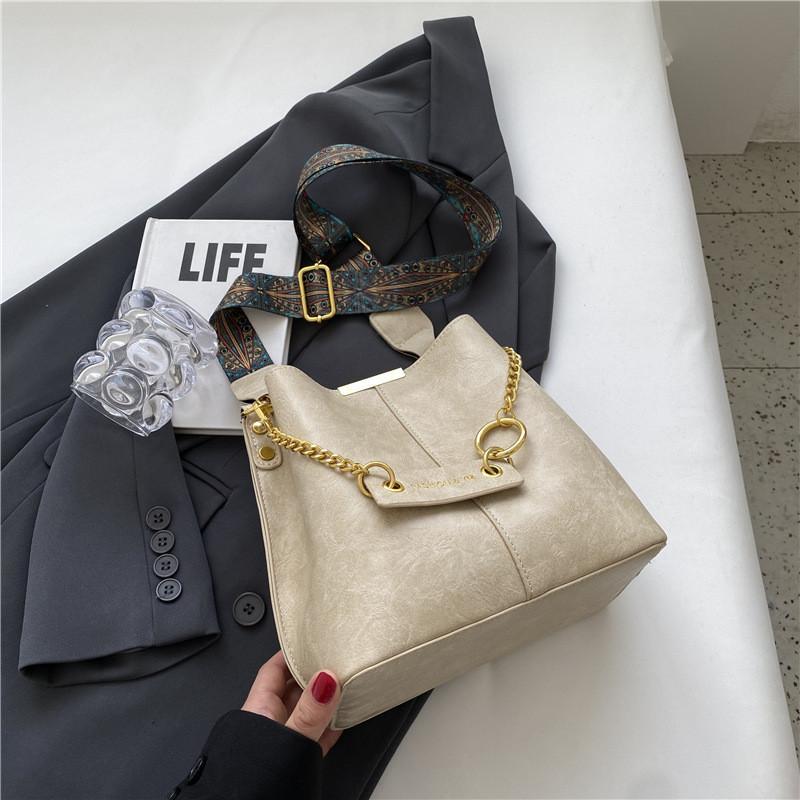 Trendy Chic Urban Minimalist Women s Handbag With Spacious Design хаки