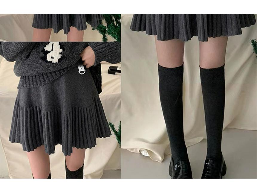 Korean Style Deep Gray A-Line Knit Skirt: Slimming Tummy Support, Petite Pleated Design for Autumn and Winter.