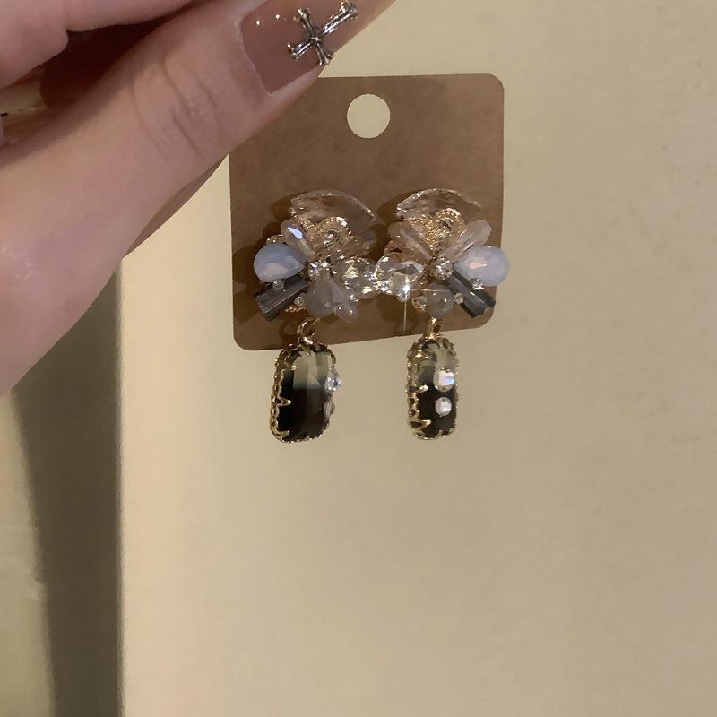 

Серьги-подвески в виде цветка из бриллиантового стекла, модные серьги супер-вспышки, серьги с высоким чувством легкой роскоши, изысканные универсальные серьги для женщин