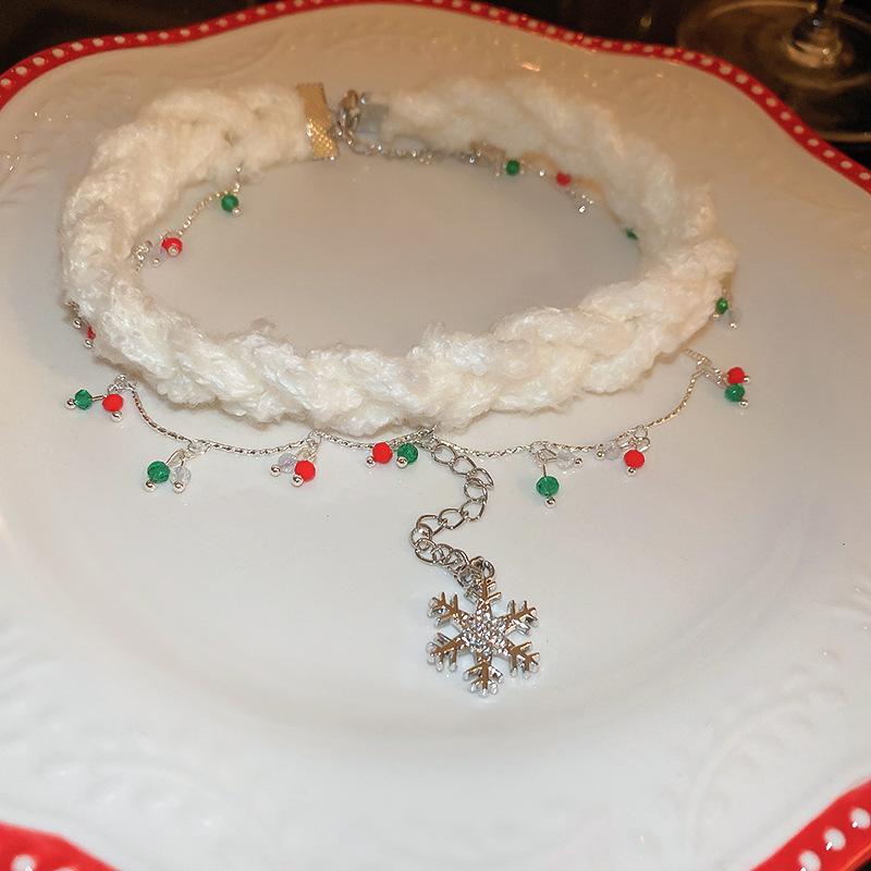 Autumn and winter Christmas zircon snowflake pearl necklace niche fashion temperament neck chain high-end versatile jewelry