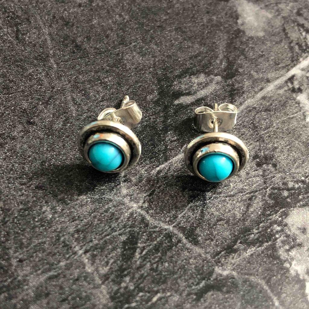 Exquisit gefertigte Ohrringe mit eingelegtem Kunststein Modische Ohrstecker Perfekte Schmuckaccessoires für Frauen Täglicher lässiger Schmuck