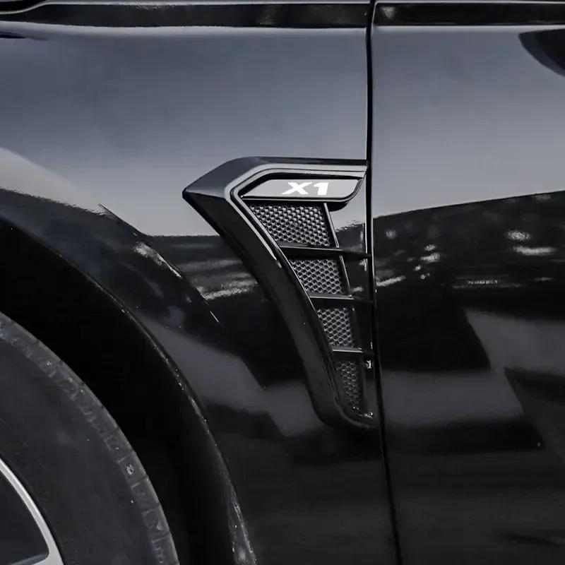 Pour BMW X1 Accessoires de voiture Noir Carbone Garde-boue de voiture Évents latéraux Prise d'air Grille Autocollant Couvercle