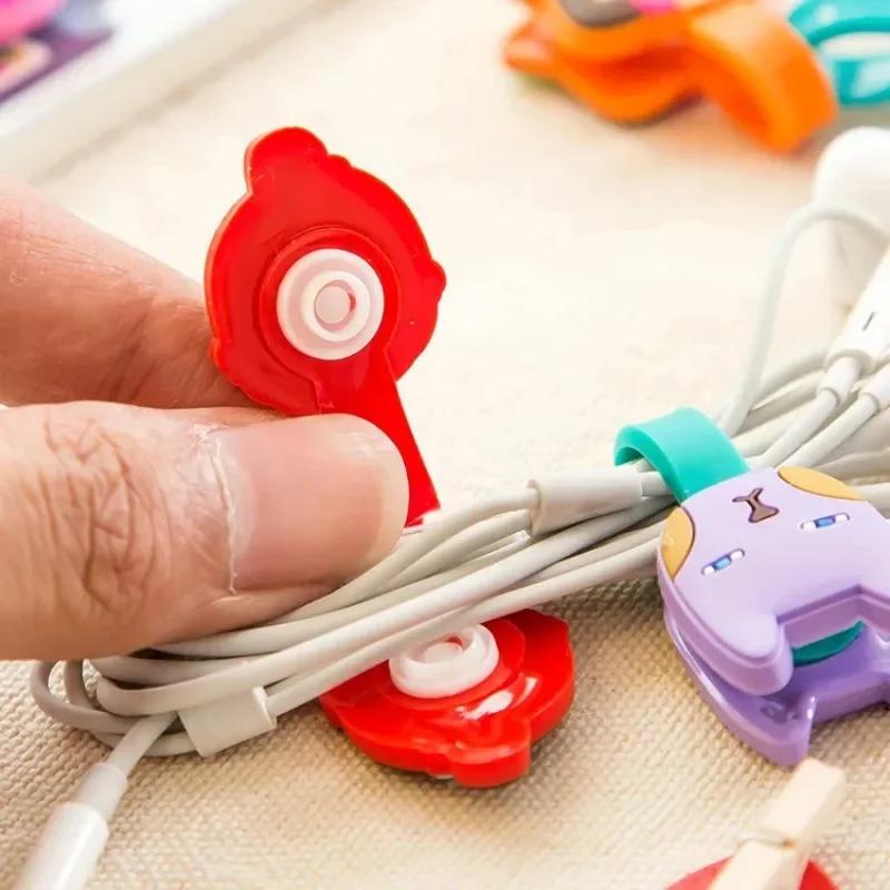5 kusů Roztomilý kreslený navíječ kabelu sluchátek Klip pro uložení kabelu sluchátek Náhodná barva