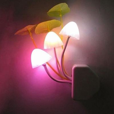 Kreativer Pilz-LED-Avatar-Nachtlicht, Bettspar-Sensor-Lichtlampe, romantisch