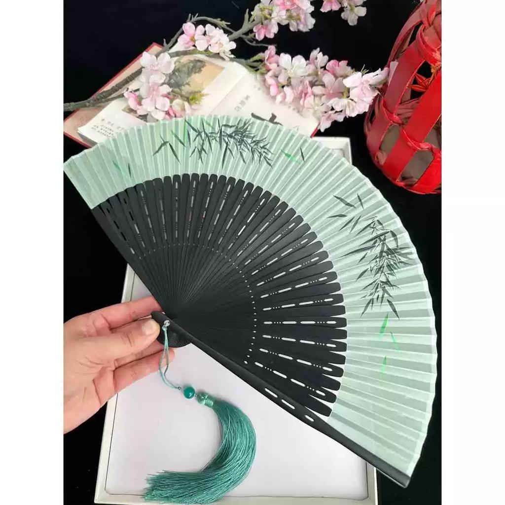 Vintage-Style Portable Green Folding Fan for Women, Suitable for Hanfu, Cheongsam, Classical Dance, and Summer Use