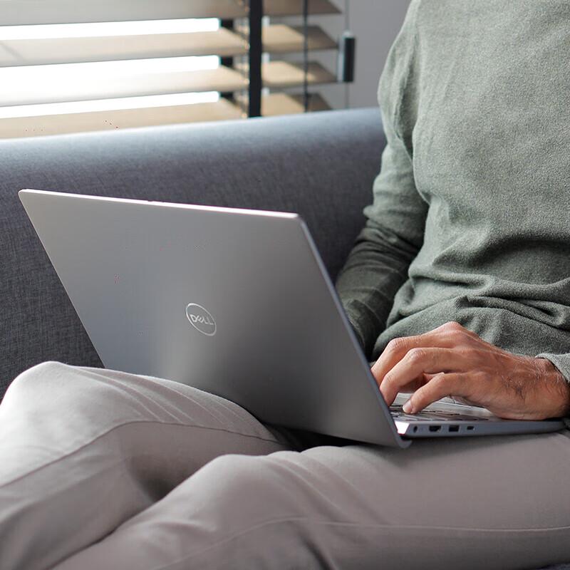 Dell 15.6  FHD 120Hz Laptop - Intel Core i7-1355U, 16GB RAM, 1TB SSD (CN version) серебристый