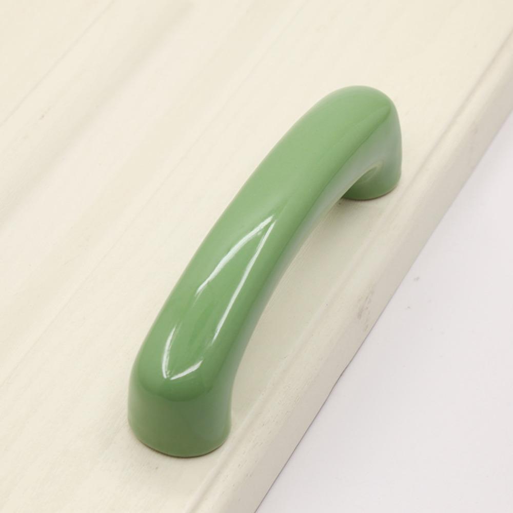 Pohodlný pocit Dvířková rukojeť Vysoká kvalita vzhledu Oblouková rukojeť Vylepšení skříně