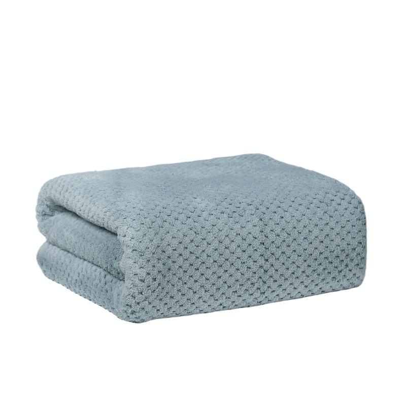 1pc Solid Color Coral Fleece Bath Towel Pineapple Grid Pattern Large Bath Towel Beach Towel Household Absorbent Bath Towel for Adult