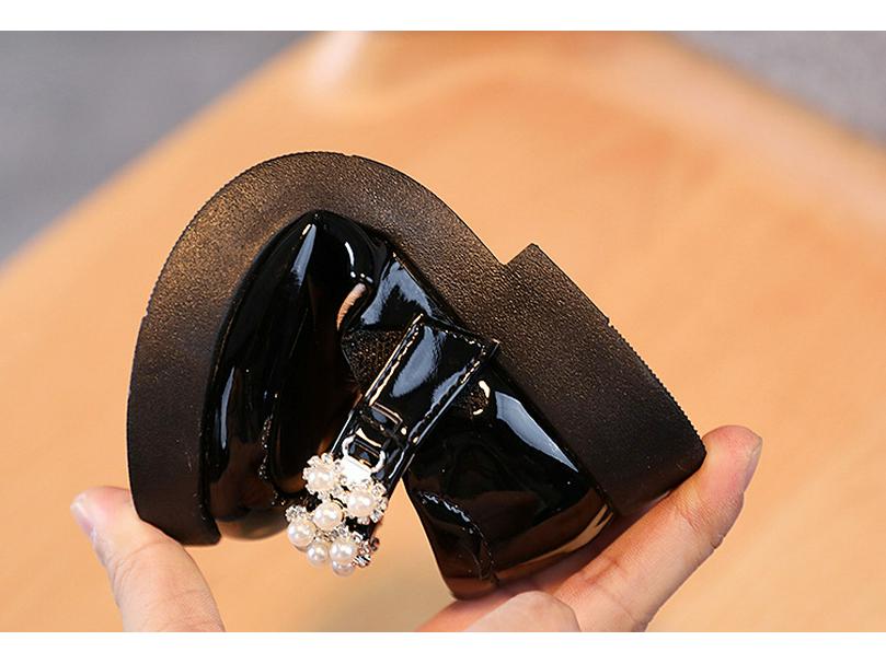 2024 Spring and Autumn Kids Leather Princess Shoes with Soft Sole, Ideal for Black Dance.