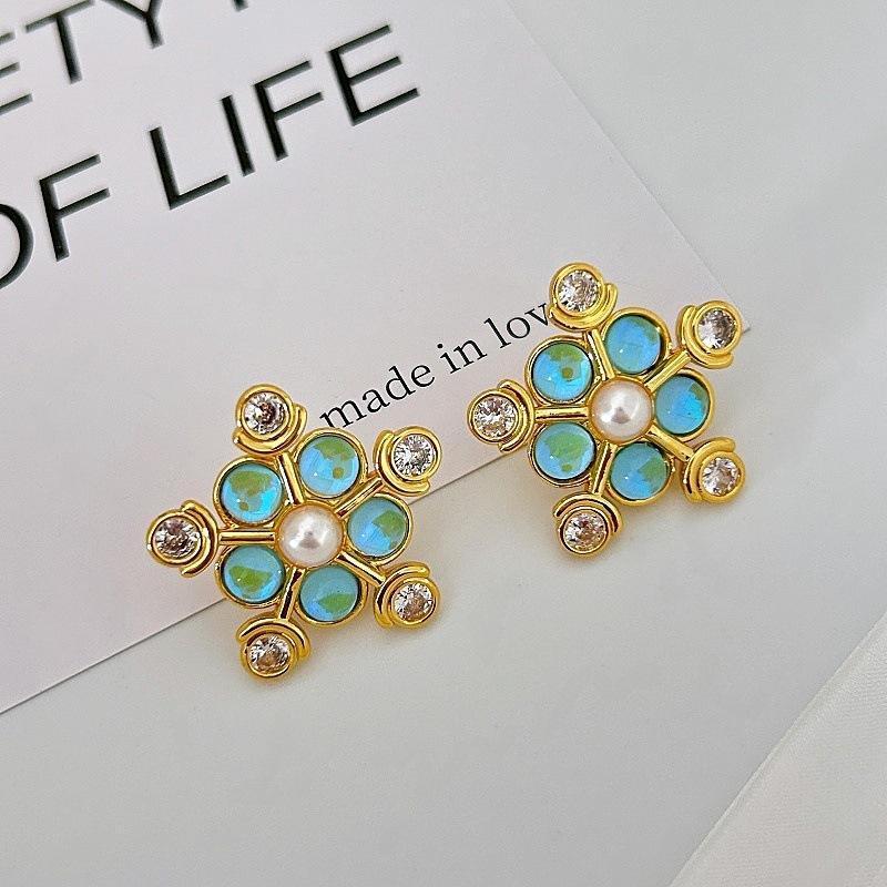 

Korean Sweet Snowflake Shape Stud Earrings Light Luxury Fashion Trend Temperament Zircon Stud Earrings Unique Personality Versatile Earrings