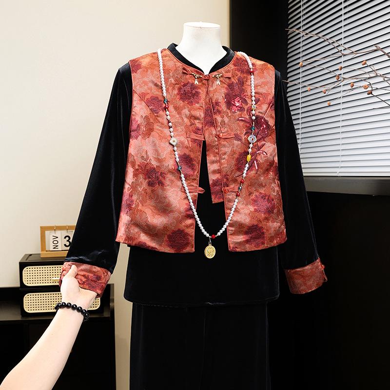 

Elegant Gold Velvet Spring/Autumn Vest Set for Middle-Aged and Elderly Women: Three-Piece Chinese Style Outfit 5XL (150-160 jin)