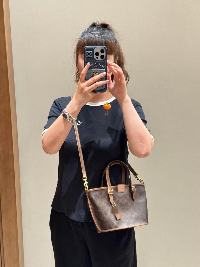 Koujia Taxi21 Retro Handtasche: Vielseitige Damenhandtasche mit einfachem Schultergurt, Umhängegurt und als Einkaufstasche.