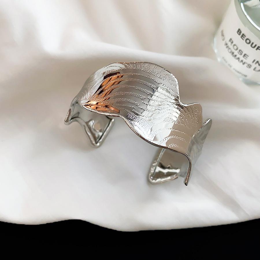 Geometric Pleated Cuff Bracelet: High-End Fashion Jewelry for Women