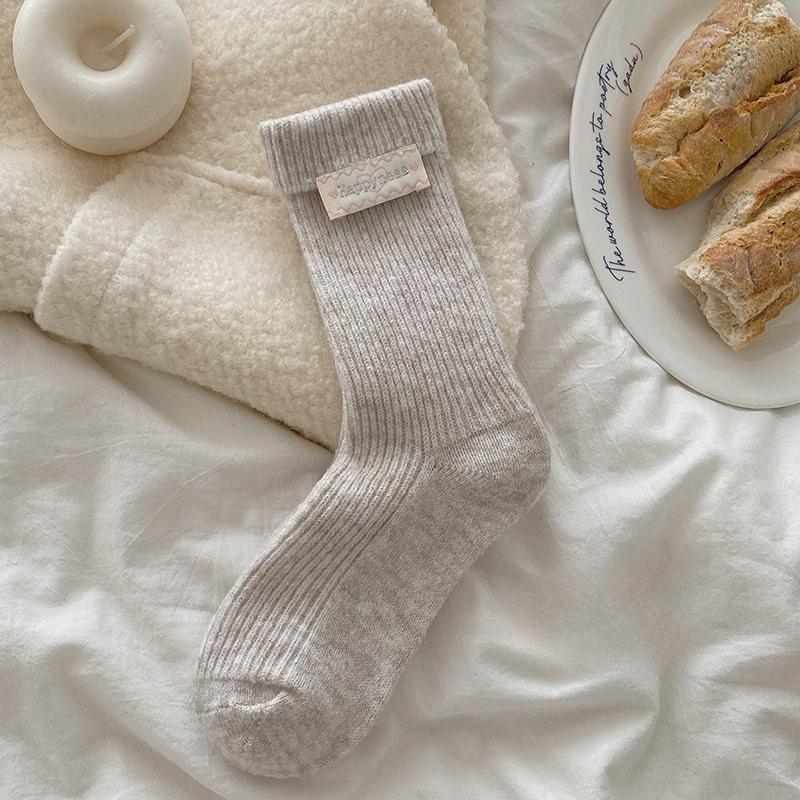 Winter and Autumn Style Rolled-edge Fabric Label Wool Women's Mid-calf Socks, Simple and Versatile, Warm and Cozy, Chunky Socks