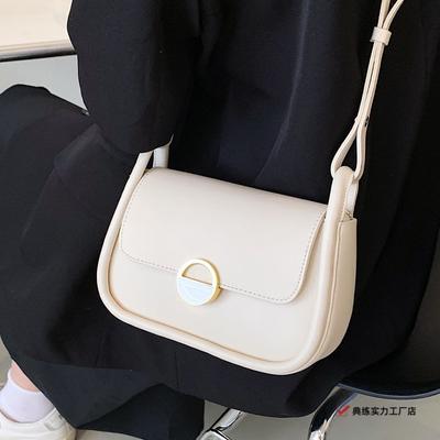 This Year, the Popular One-shoulder Underarm Bag Women's New Retro Fashion Niche Messenger Bag High-end Small Square Bag