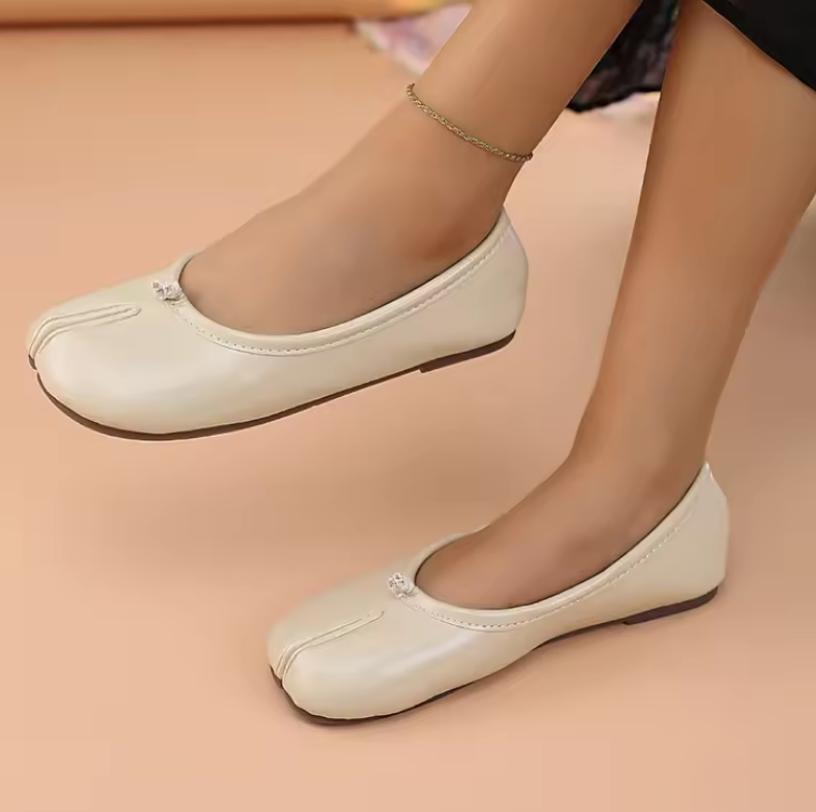 Fashion 2025 Japanese Style Tabi Ninja Shoes Women Retro Suede Flats Split Hoof Toe Boat Shoes Femme Mary Jeans Mocasines Ballerina Shoe