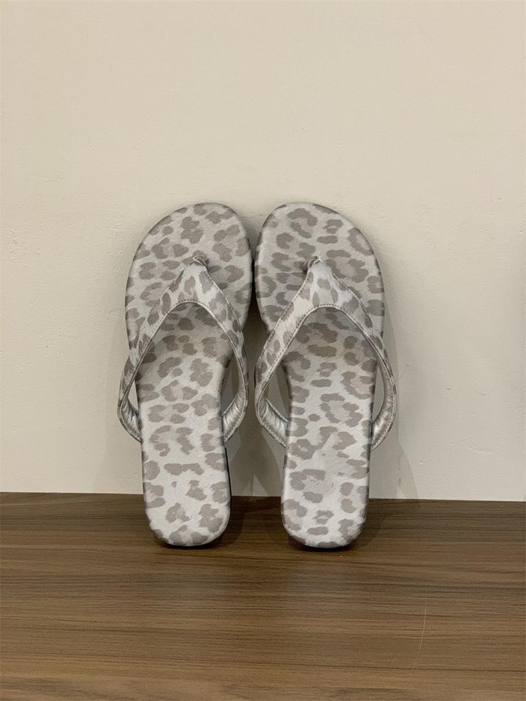 2025 Summer New Leopard Print Flat-bottomed Flip-flops Women's Simple Holiday Style Flat-heeled Cool Slippers Open-toed Slippers