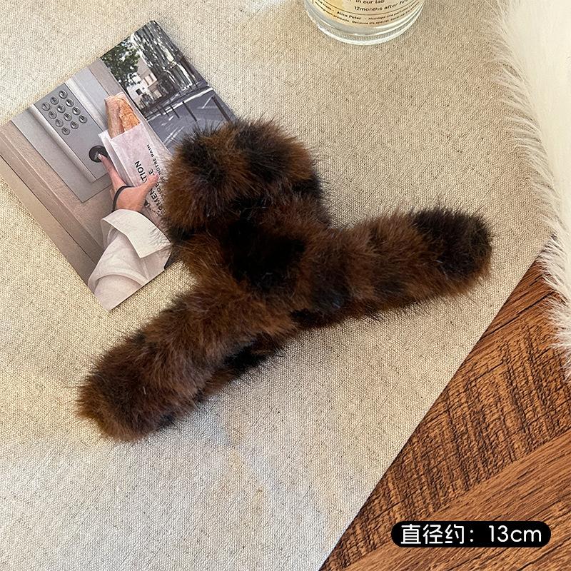 

Винтажный принт Большой крест Мягкие заколки для волос из искусственного меха Милая плюшевая заколка для волос Заколки Зажимы-акулы Зажимы для волос Зимние аксессуары для головы