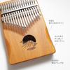 [RISEN LIFE] Illustration Kalimba Series: Mountains and Clouds, Acacia Wood, Natural Color, 17 Notes, C Key, Engraved Keys, Complete Set Included, Per