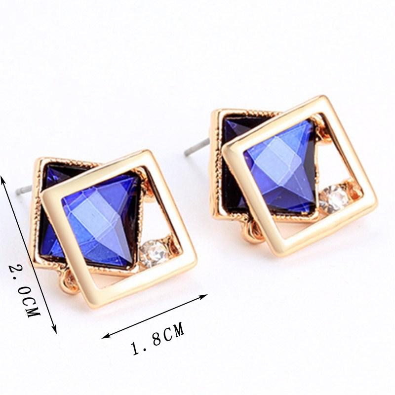 

Trendy Korean Rhombus Square Earrings for Women Metal & Rhinestones Stud Earrings Temperament Classic Geometry Zircon Gift
