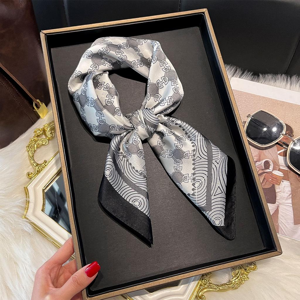 2025 Women Summer New Luxury Fashion Chain Pattern Silk Scarf Soft Hairband Neckerchief Tie Female Headband Foulard 70*70cm