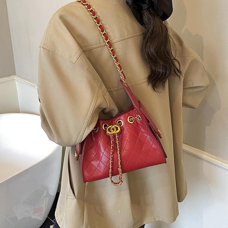 Rhombus Chain Bag Women's 2025 New Messenger Bag Autumn and Winter Niche Design Popular Shoulder Bucket Bag This Year