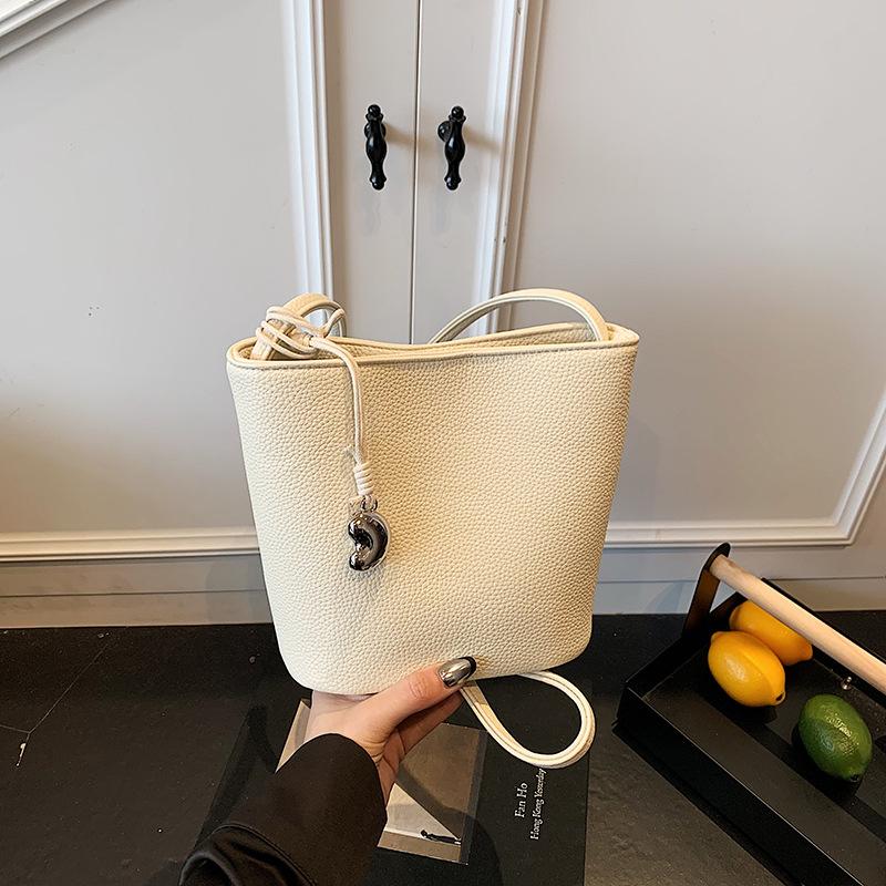 2025 Summer New Bucket Bag Women's Fashion Versatile High Sense Niche Shoulder Messenger Bag