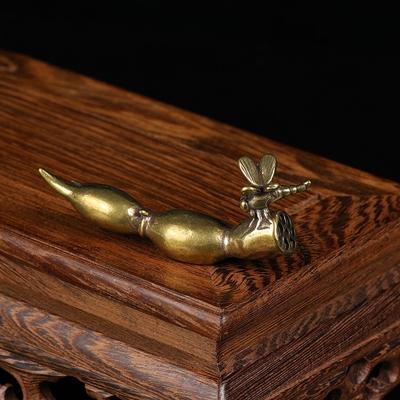 Čistá mosazná měď Dragonfly Lotosový kořenový držák pera Figurky Kancelářský stůl Malé ozdoby Dekor Starožitný držák kaligrafického pera