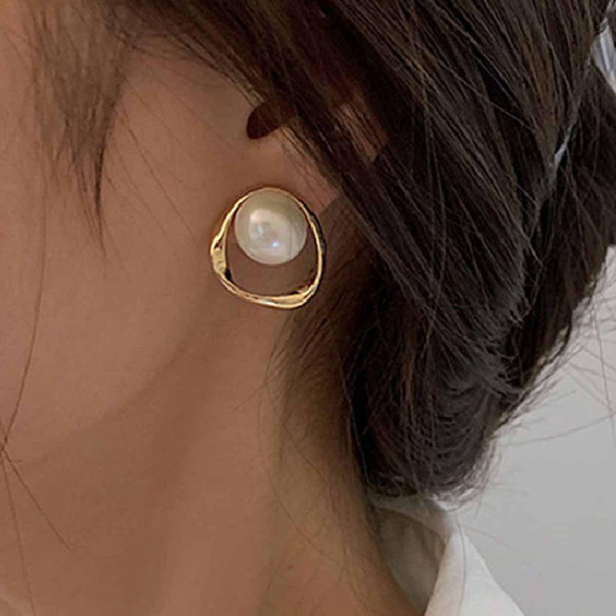 Elegant Retro Hong Kong Geometric Round Earrings for Women