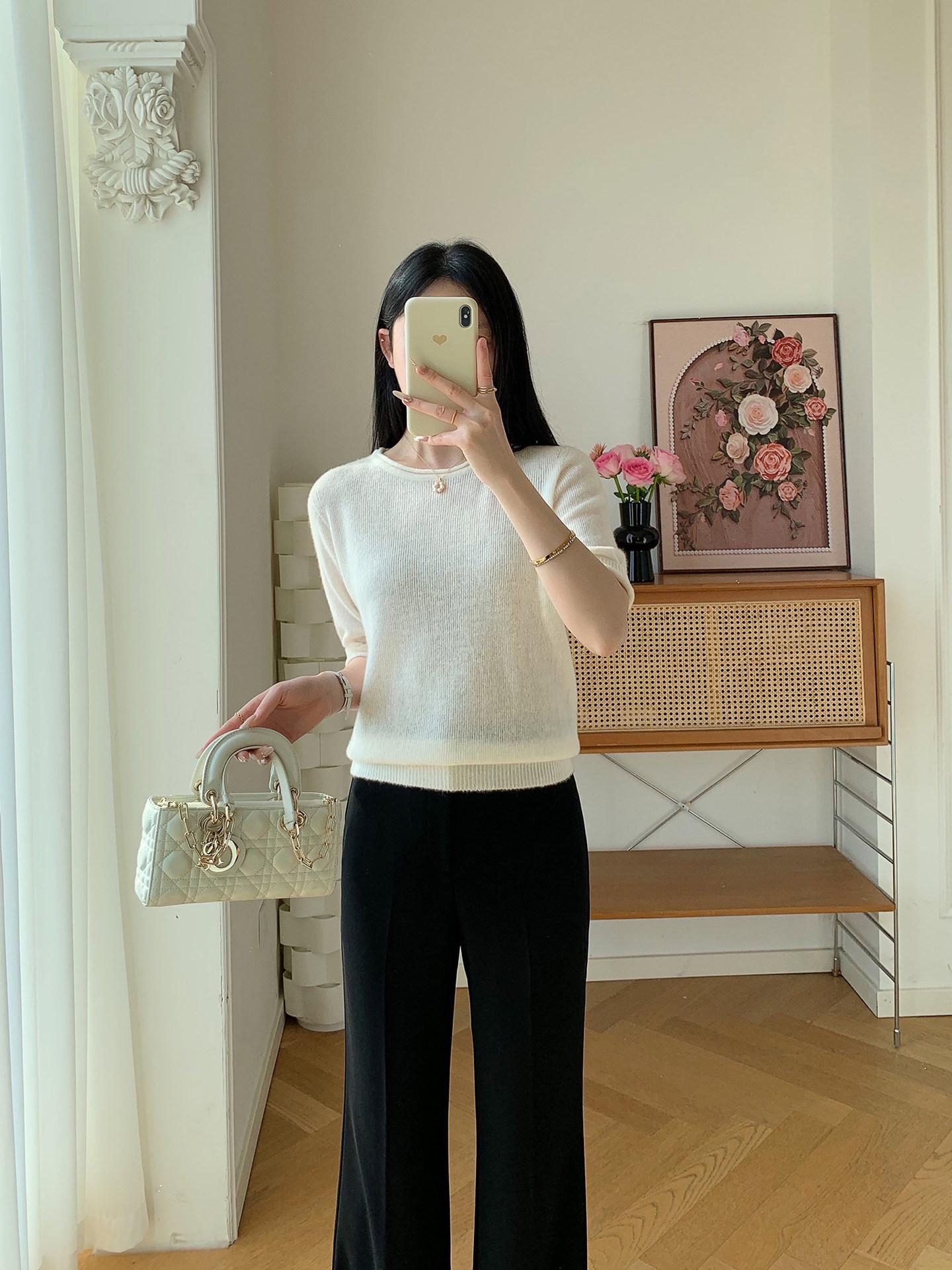 

Women s Spring Heavyweight Cashmere Wool Crew Neck Knit Top with Five-Sleeve Design - New Arrival. Small