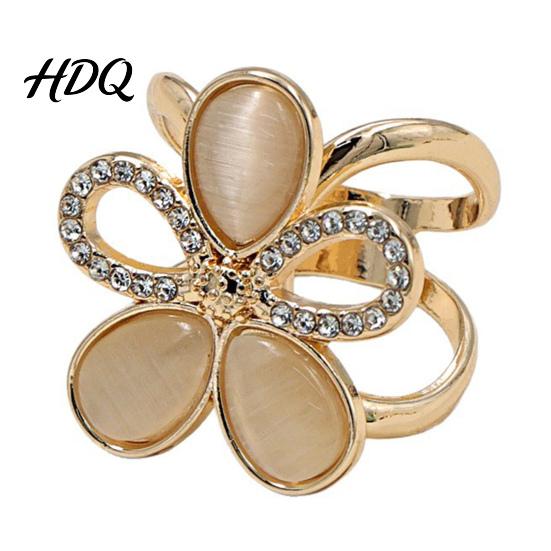 Diamond Scarf Pin Rhinestone Flower Ring for Women Elegant Alloy Five-petal Floral Metal Buckle Buckle Smooth T-shirt Ties Clip Silk Scarves Shawls