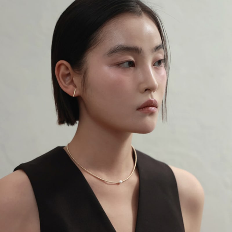 Less is more 14K gold bar earring