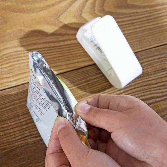 Mini Heat Bag Sealer Portable Plastic Clip Machine Handheld Vacuum Sealer One-Click Operation Kitchen Gadgets