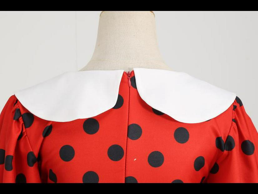 Retro-weißes Polka Dot Swing-Kleid mit großem Revers