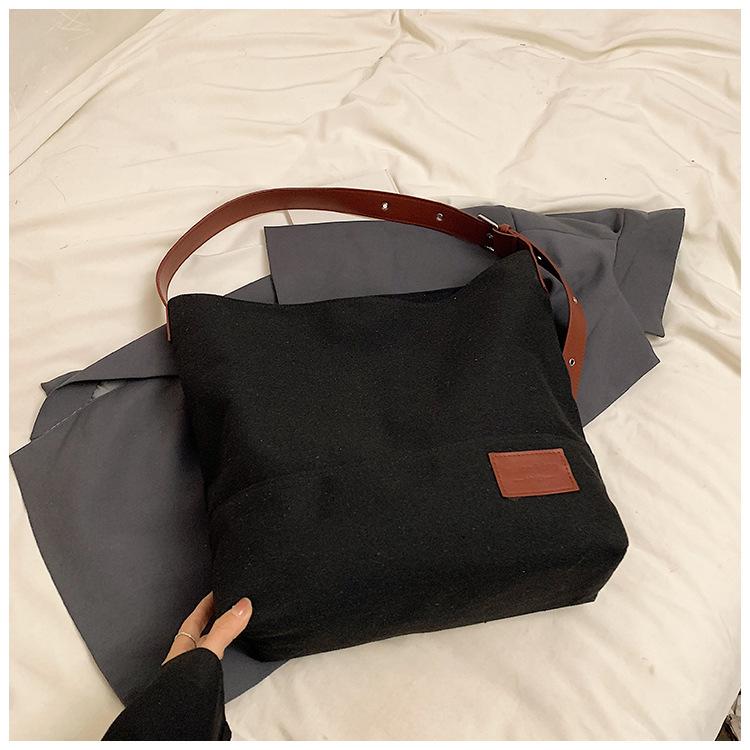 Canvas Bag Women's Large Capacity 2025 Summer New Simple Shoulder Bag Leisure Student Class Commuter Tote Bag