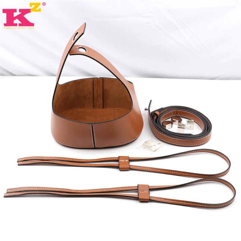 

Комплект из трех сумок ручной работы из плетеной кожи: сумка на плечо, через плечо и сумка-ведро с завязкой. коричневый