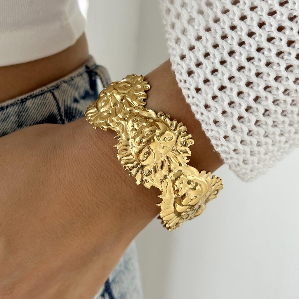 Vintage Stainless Steel Wide Cuff Bangle for Women Gold Color Starfish Flower Heart Open Chunky Exaggerated Bracelet Jewelry