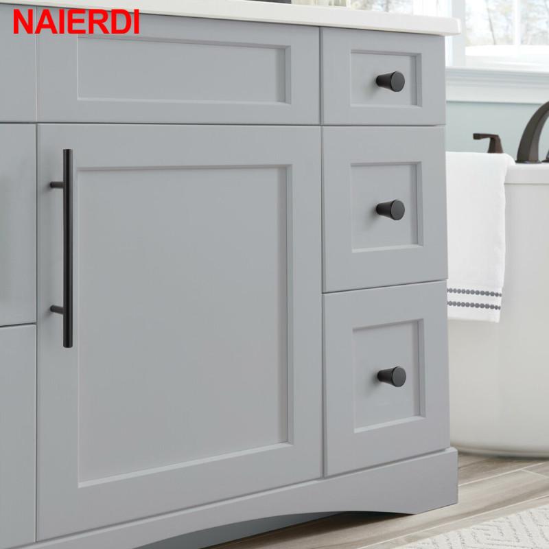 NAIERDI Maniglia Nera Dorata per Armadio Acciaio Inossidabile Spazzolato Pomello per Porta di Cucina Maniglia per Mobili Maniglia per Cassetto Ferramenta
