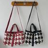 Schwarz & Weiß Pfeil Gestrickte Schulterhandtasche - Große Kapazität Koreanischer Stil Messenger Tote für Frauen