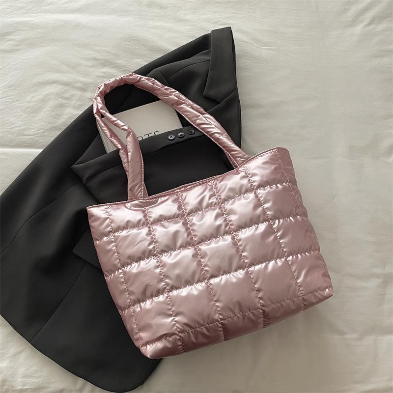 

Retro large-capacity bag autumn and winter new checkered down cotton shoulder bag simple temperament portable tote bag рожевий